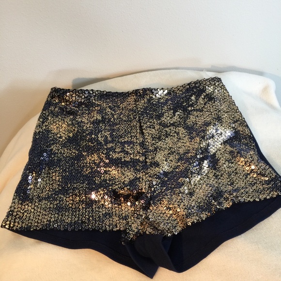 🛍Forever 21✨ Glittery Shorts plus bonus shorts - Picture 5 of 8